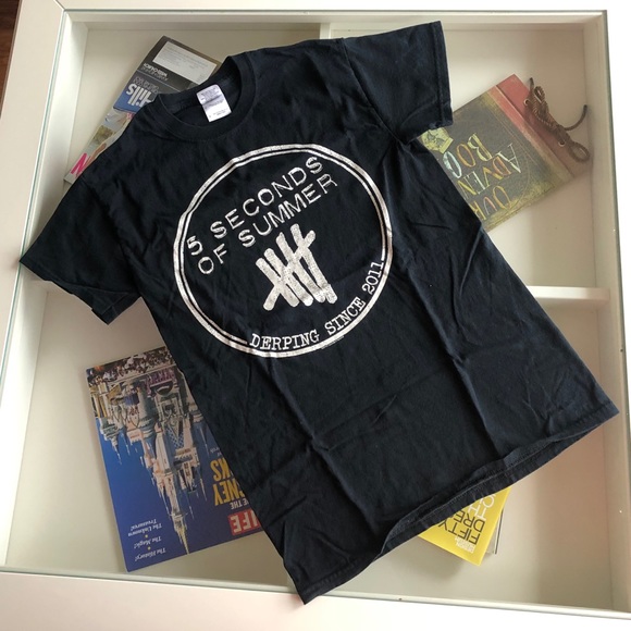Gently Used 5 Seconds of Summer T Shirt - Picture 1 of 3
